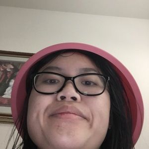 Meet your Posher, Vivian (5’2”, 125lb)